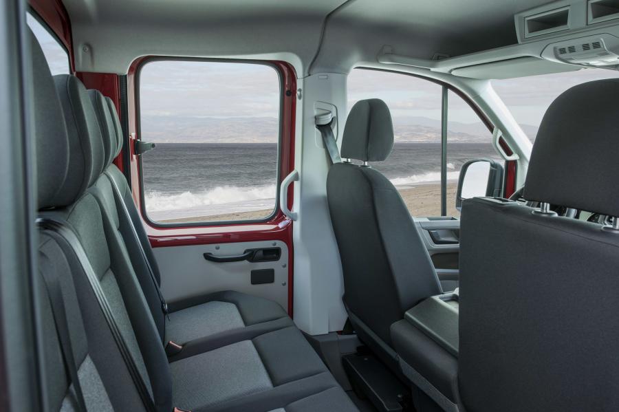 Интерьер Volkswagen Crafter Double Cab Pickup 2016 года  (фото 16 из 29)